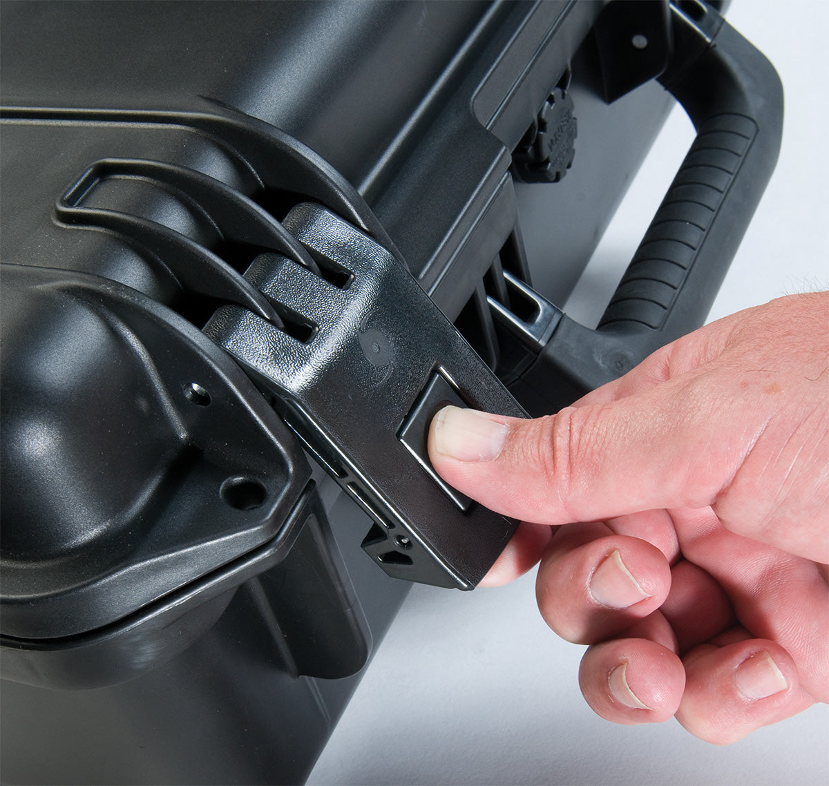 Pelican IM2450 19.2 x 15.2 x 9 Hard Case in Black with Foam